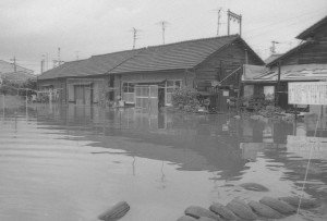 069五十一・九・十二(ネガ03)23（東町遊園地前）.19760911