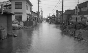 069五十一・九・十二(ネガ10)04（狐穴）.19760911