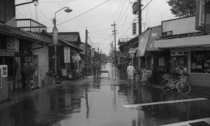 069五十一・九・十二(ネガ10)07（共栄町交差点）.19760911