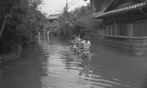 069五十一・九・十二(ネガ10)23（狐穴）.19760911