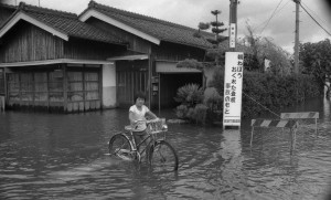 069五十一・九・十二(ネガ13)04（蜂尻）.19760910